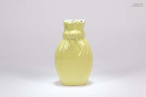 A Chinese Yellow Glazed Porcelain Vase