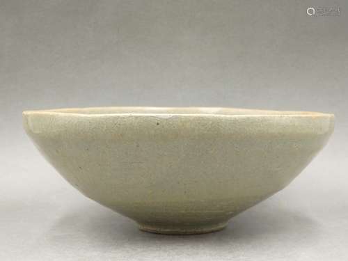 A Chinese Glazed Porcelain Bowl