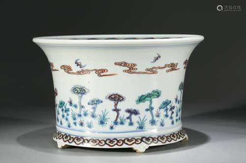 A Chinese Famille Rose Porcelain Planter