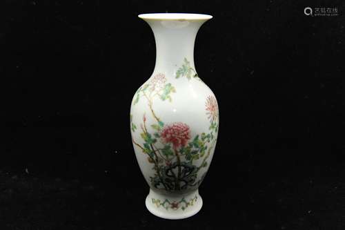 A Chinese Famille Rose Porccelian Vase