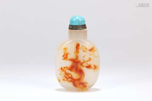 A Chinese Carved Agate Snuff Bottle