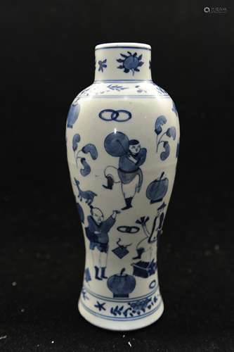 A Chinese Blue and White Porcelain Vase