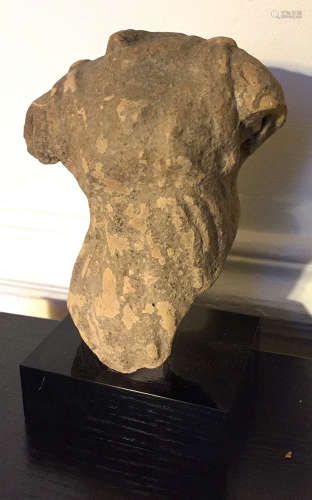 BUSTE romain en terre cuite. Epoque Antique Haut : 10 cm (en l'état)