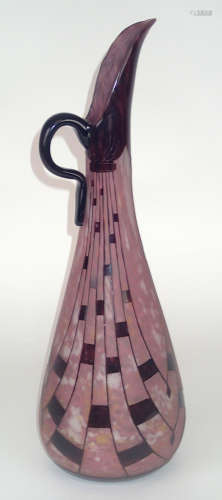 SCHNEIDER  LE VERRE FRANCAIS verseuse en verre marbré rose et violet à décor dégagé de colliers ou lignes géométriques et carrés, vers 1935 signée H : 49 cm