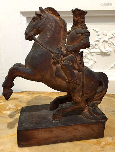 SCULPTURE en terre cuite représentant un Maréchal à cheval. XIXème siècle 31 x 20 x 10 cm restaurations