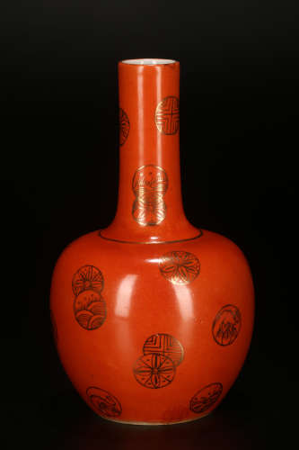 珊瑚红皮球花描金赏瓶