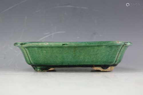 A Green underglazed Narcissus plate from late Qing period