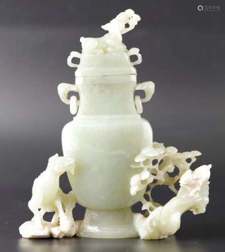 Chinese hetian jade vase and cover from Qing Dynasty