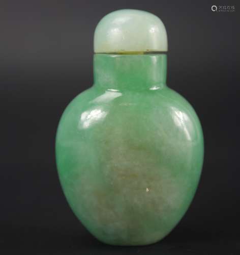 Jadite Snuffle bottle with matching stopper from Qing dynasty