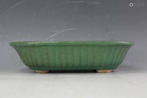 A Green underglazed Narcissus plate rounded corner from late Qing period