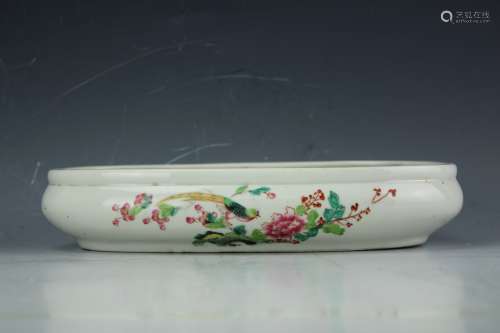 A famille rose porcelain narcissus plate