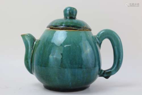 Chinese green glazed teapot by Qing Shi Wan kiln (Clear Stone Bay Kiln)