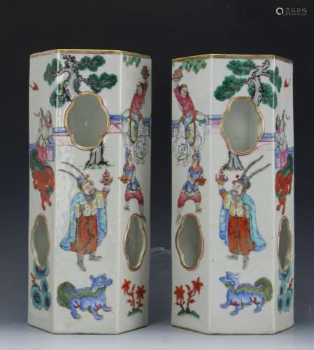 Chinese pair of famille rose porcelain hat stand in Octagon shape