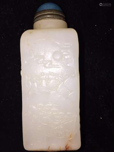 HE TIAN WHITE JADE SNUFF BOTTLE