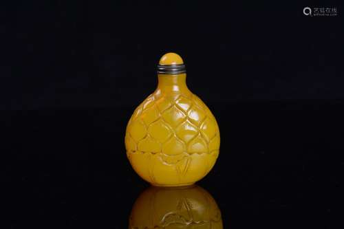 YELLOW GLAZE GLASSWARE SNUFF BOTTLE