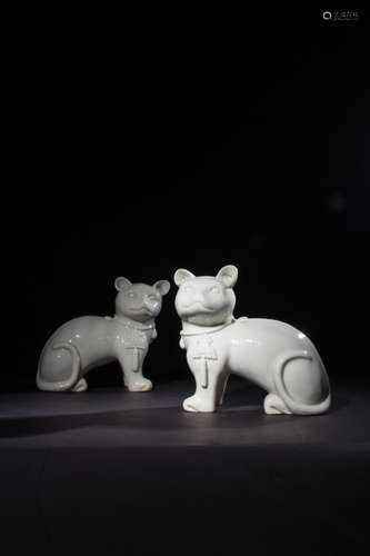 DEHUA WHITE GLAZE PORCELAIN CAT (PAIR)