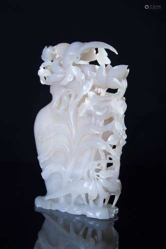 HETIAN JADE MAGPIE LOTUS FISH BOTTLE