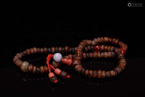 TIBETAN CHYPRE SEED AND OLD COLORED BUDDHA BEADS