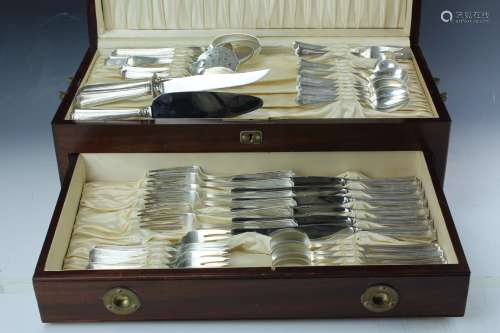 Gorham sterling silverware set with wooden box and tray, 44 piccies