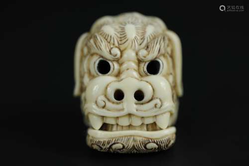 Vintage Netsuke carving of a foo lion with movable jaw