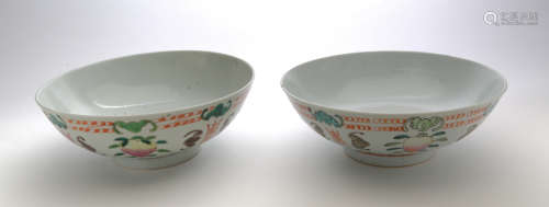 A pair of 19-20th Century porcelain bowl