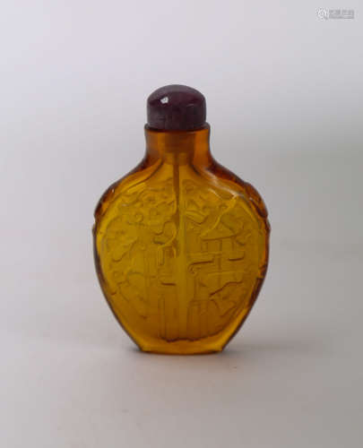 Yellow glass snuff bottle with amethystine cover