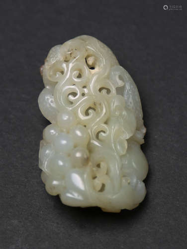 Hetian jade carving of grape