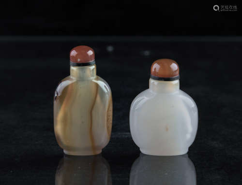 Two Chinese agate snuff bottle