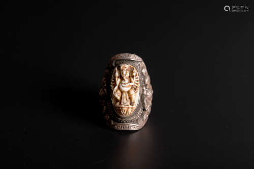 Chinese 18 century sillver ring