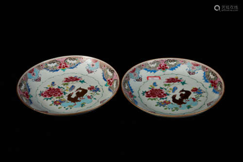 A pair of Chinese famille rose plate