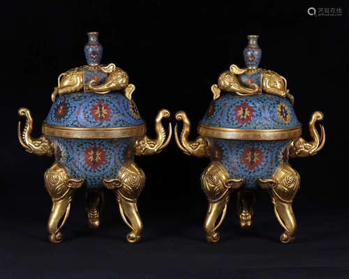 PAIR OF COPPER-COVERED CHINESE CLOISONNE TRIPOD CE