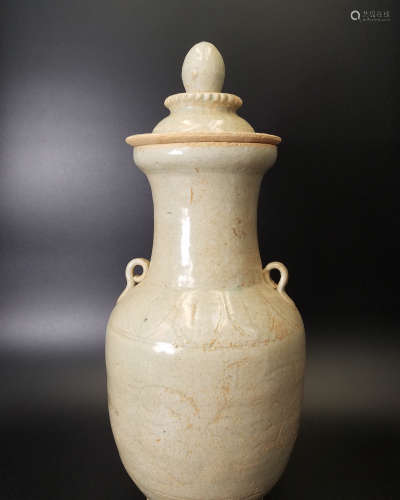 YUAN A CELADON-GLAZED JAR WITH COVER