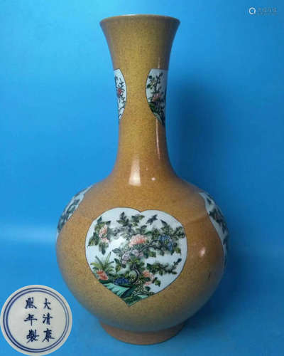 DAQING KANGXI NIANZHI MARK PASTRY VASE