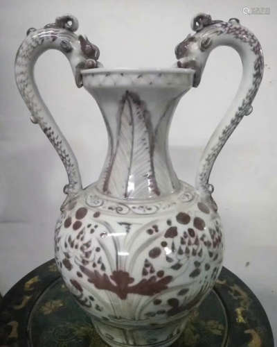A RED UNDERGLAZED TWO STRING HANDLES VASE