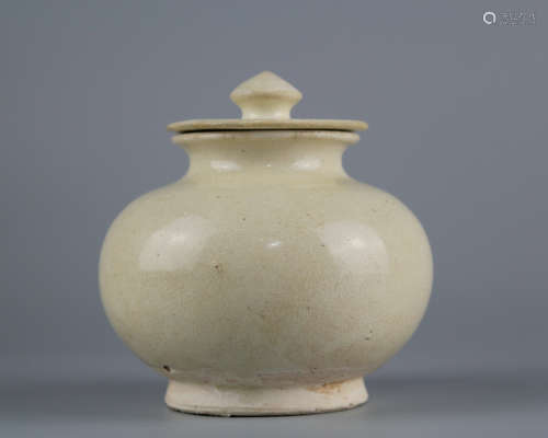 TANG A GONGXIAN WHITE-GLAZED ZUN VASE