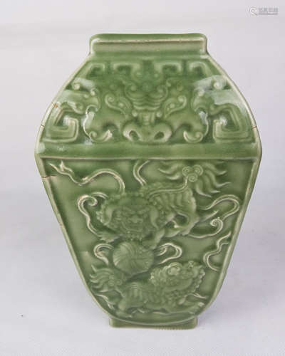 A MING LONGQUAN KILN GREEN GLAZED VASE