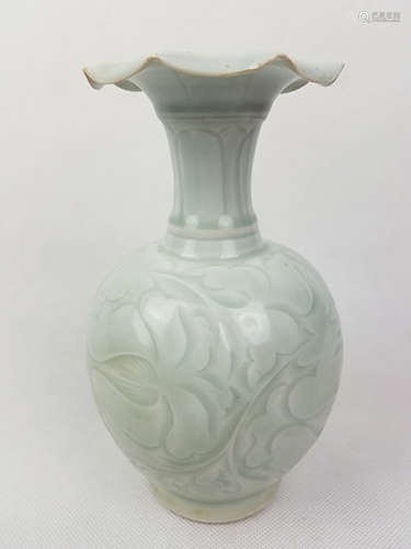 A YUAN HUTAIN KILN FLORAL RIMED VASE