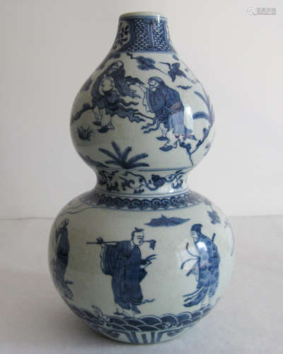 A BLUE AND WHITE DOUBLE-GOURD VASE