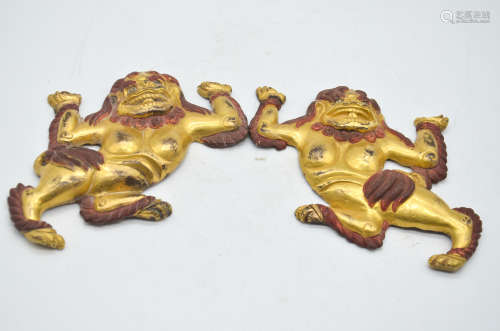 PAIR OF GILT BRONZE 'MYTHICAL LIONS' WALL PLAQUE