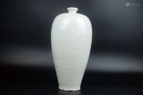 DING WARE VASE, MEIPING