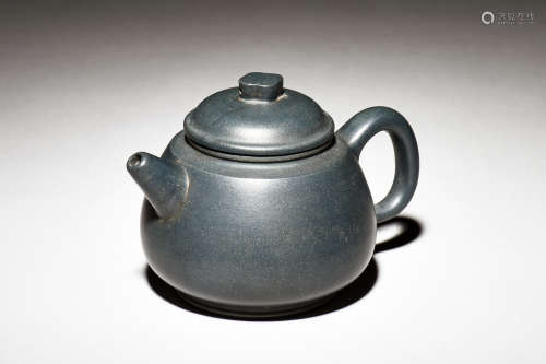 YIXING ZISHA ROUNDED TEAPOT