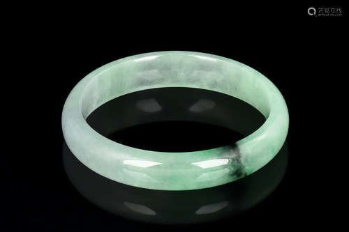 JADEITE ROUND BANGLE