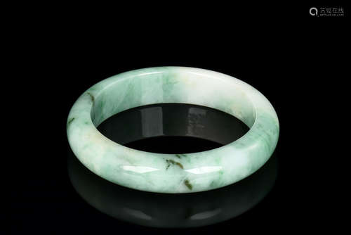 JADEITE ROUND BANGLE WITH CERTIFICATE