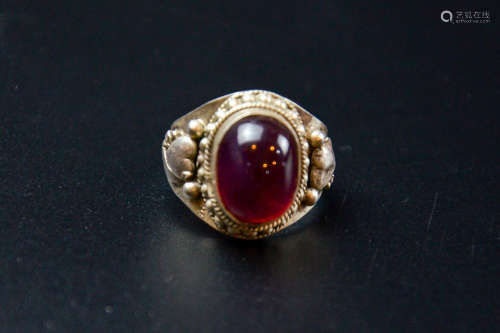 SILVER RING WITH GEMSTONE