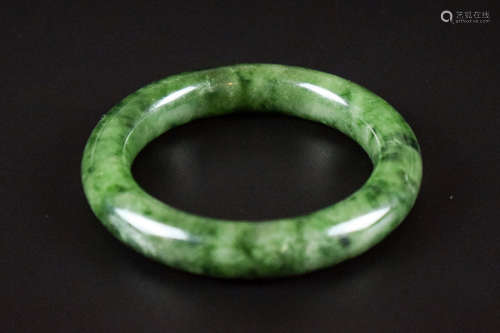 JADEITE ROUND BANGLE