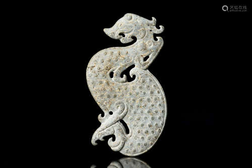 GREEN JADE DRAGON ORNAMENT WITH RAISED DOTS AND CONNECTING SCROLL LINES-HAN