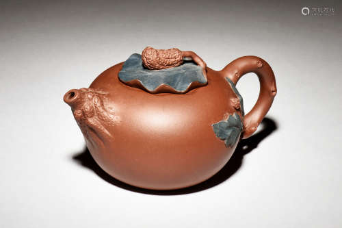 YIXING ZISHA 'FINGERED CITRINE' TEAPOT