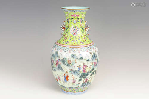 FAMILLE ROSE 'HUNTING' VASE WITH HANDLES