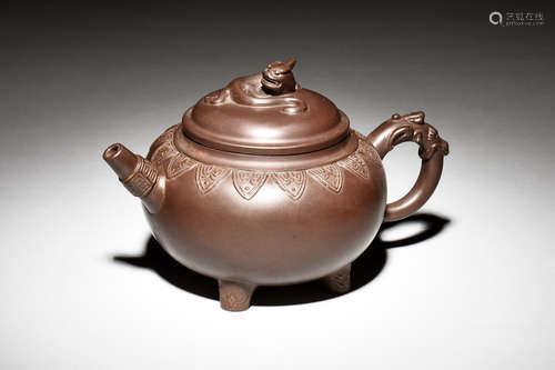 YIXING ZISHA 'MYTHICAL BEAST' TRIPOD TEAPOT