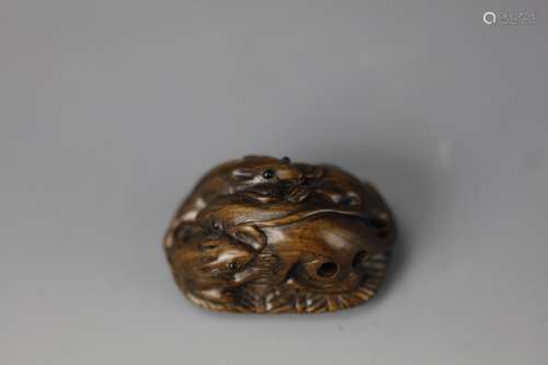 Vintage Netsuke carved rosewood  of a mother rat with 3 rats